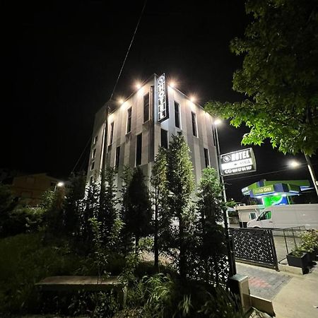 Bs Hotel Durres Bagian luar foto