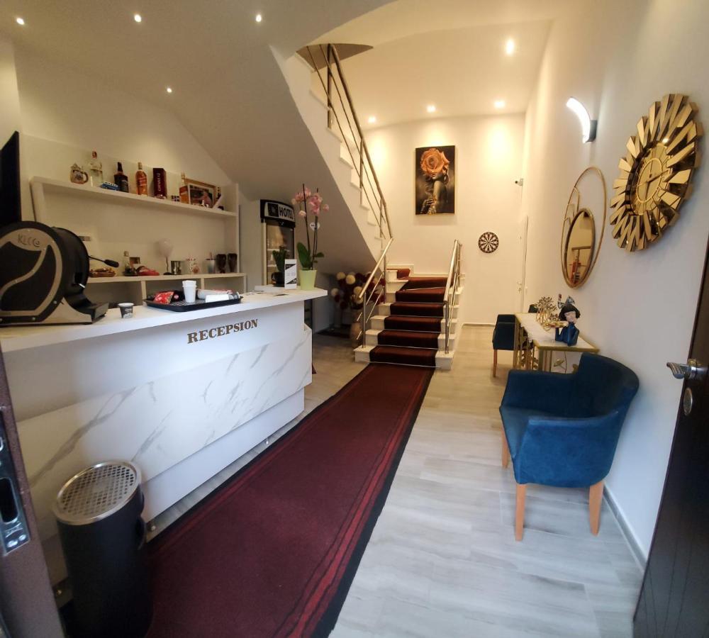 Bs Hotel Durres Bagian luar foto