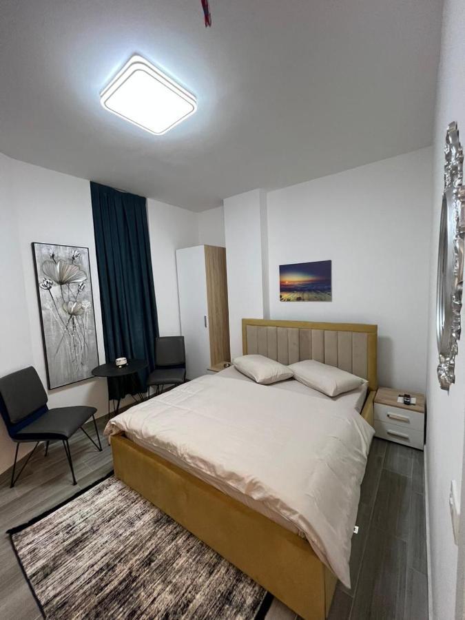 Bs Hotel Durres Bagian luar foto