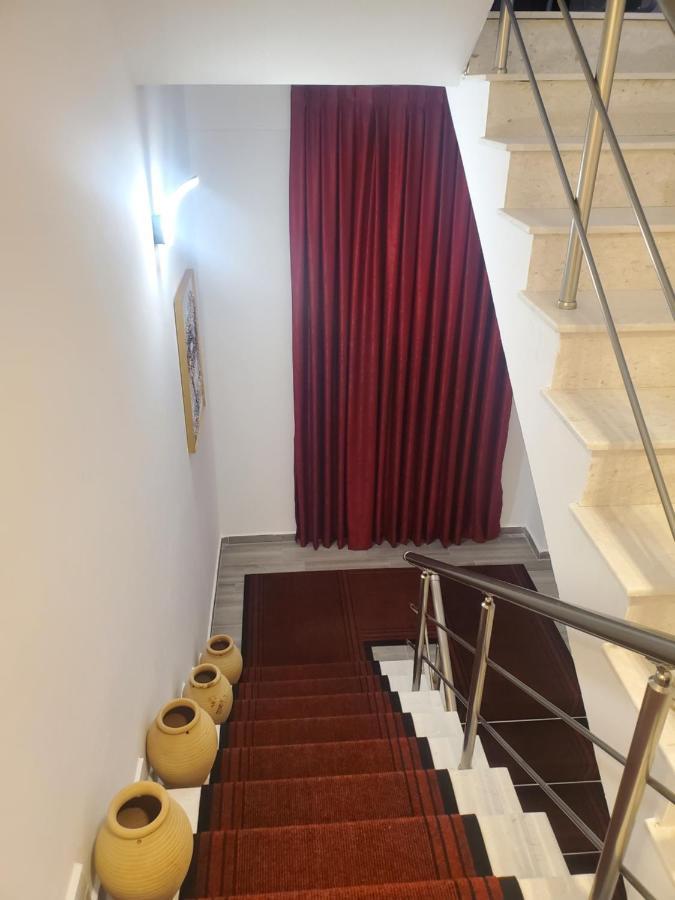 Bs Hotel Durres Bagian luar foto