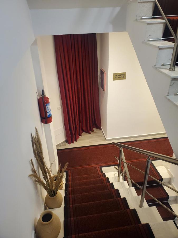 Bs Hotel Durres Bagian luar foto