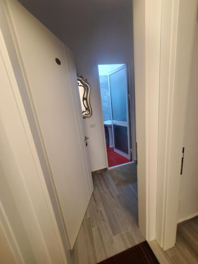 Bs Hotel Durres Bagian luar foto