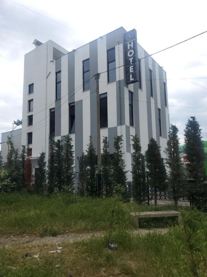 Bs Hotel Durres Bagian luar foto