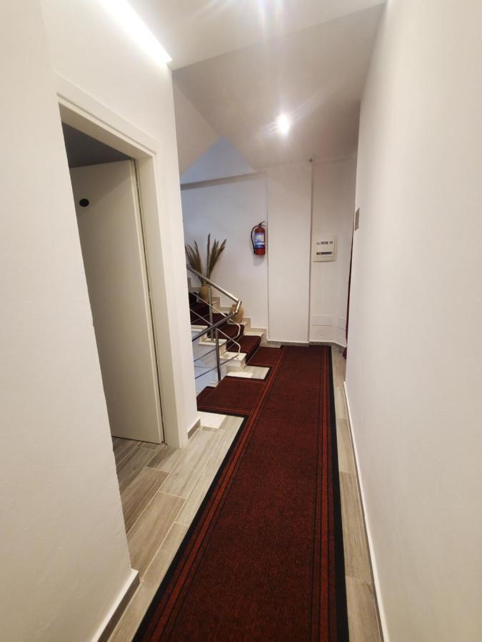 Bs Hotel Durres Bagian luar foto