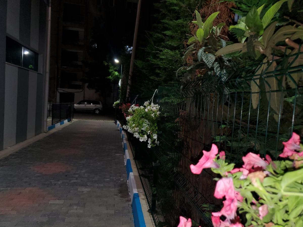 Bs Hotel Durres Bagian luar foto