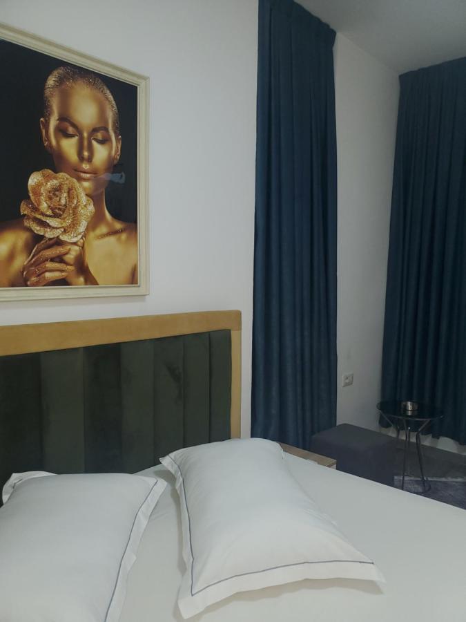 Bs Hotel Durres Bagian luar foto