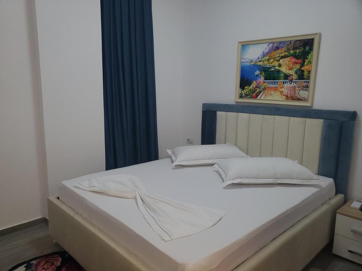 Bs Hotel Durres Bagian luar foto