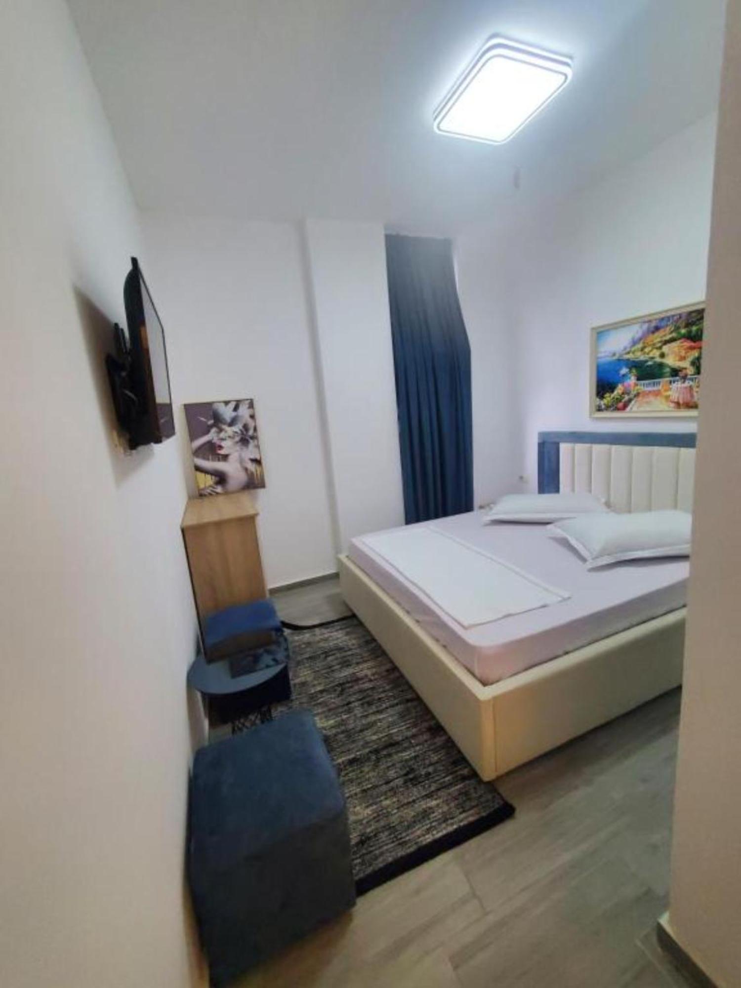 Bs Hotel Durres Bagian luar foto