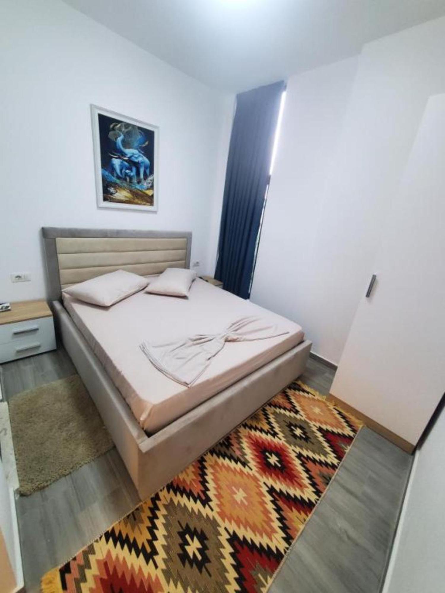 Bs Hotel Durres Bagian luar foto